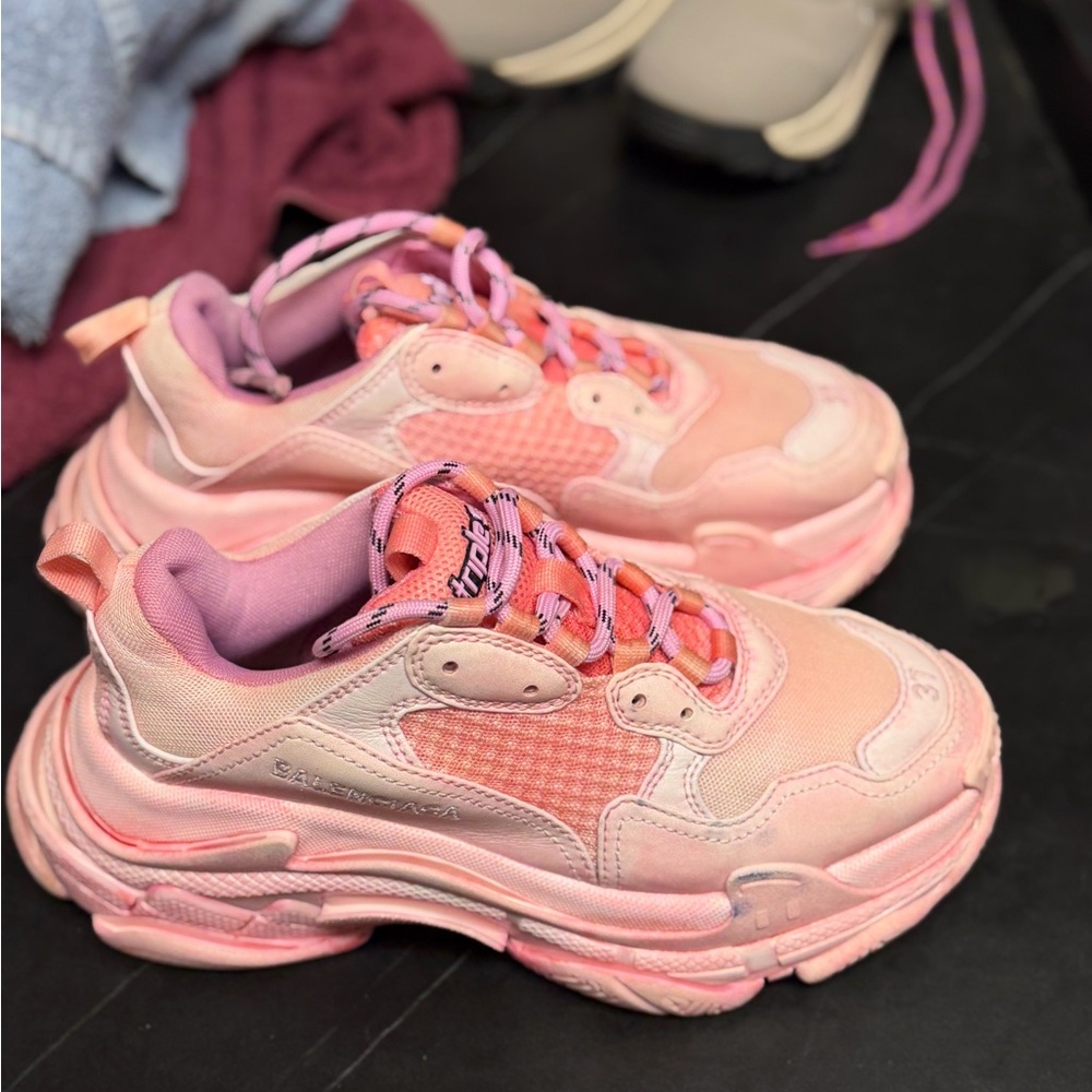 Balenciaga Women's Triple S Sneaker 37EURO - Picture 3 of 3